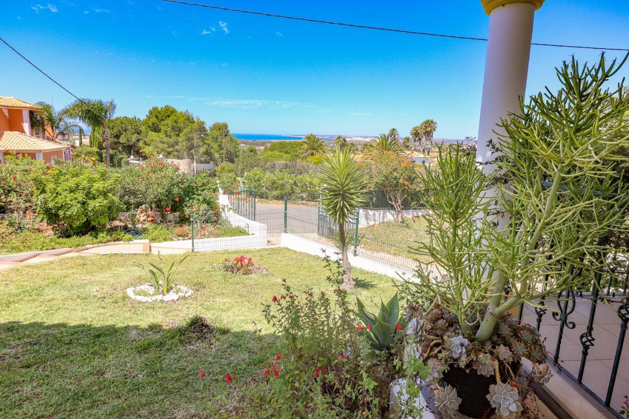 Villa Agapito - Sea View - Ac - By Bedzy Gale  エクステリア 写真