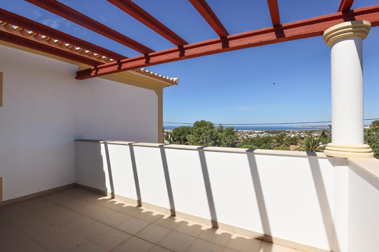 Villa Agapito - Sea View - Ac - By Bedzy Gale  エクステリア 写真