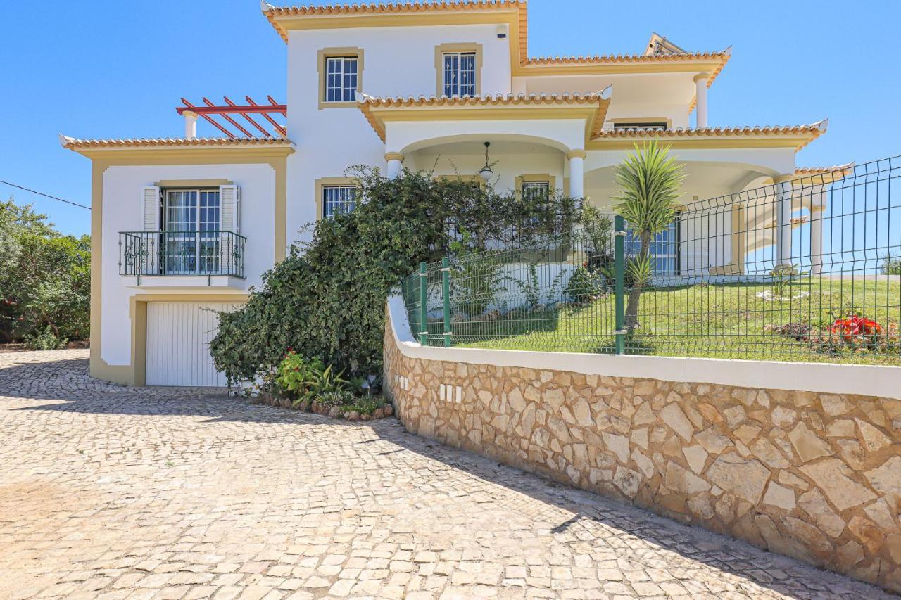 Villa Agapito - Sea View - Ac - By Bedzy Gale  エクステリア 写真